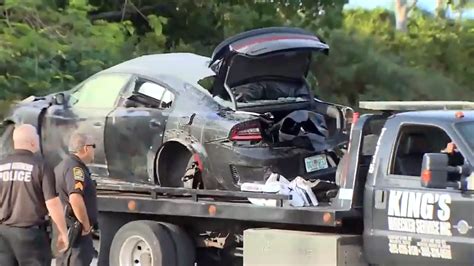 3 injured, including police officer, following crash in Miami Gardens